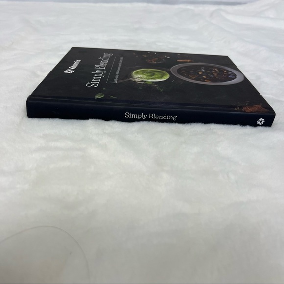 VITAMIX SIMPLY BLENDING QUICK + EASY WHOLE FOOD RECIPES FOR EVERY MEAL BOOK - Picture 10 of 11